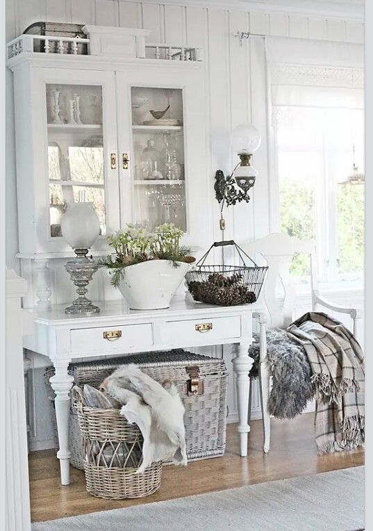 Shabby Chic console