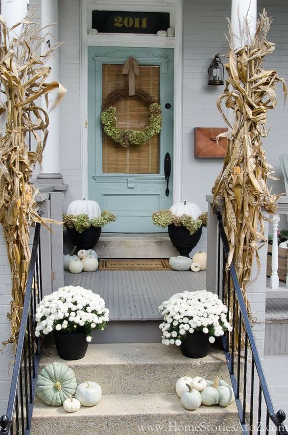 Décoration fleurie sous le porche