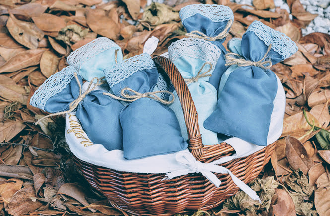 Panier-lingerie-avec--sachets-de-lavande-sur-swanee-rose-le-blog