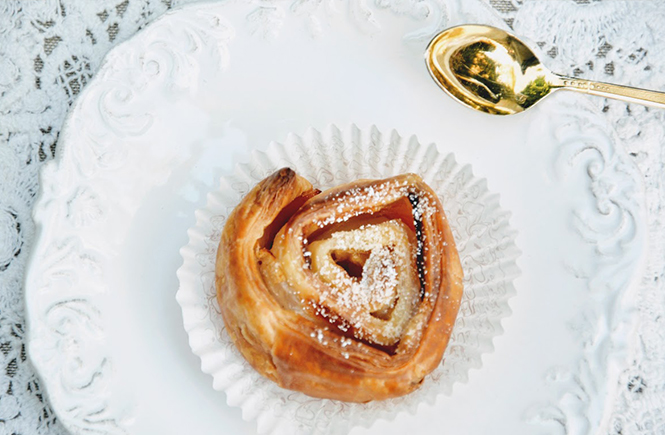 Fleurs de pommes feuilletées à la cannelle sur Swanee Rose Le Blog