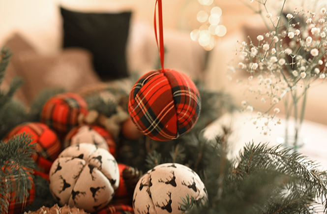 DIY Boules de Noël en tissu écossais