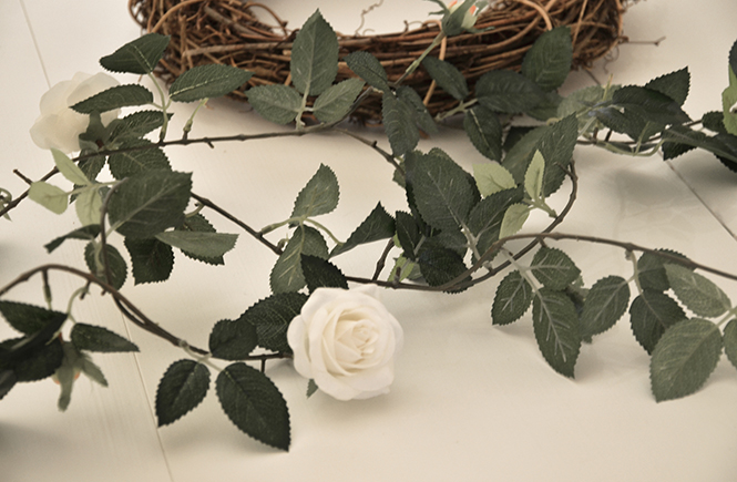 Guirlande de roses blanches