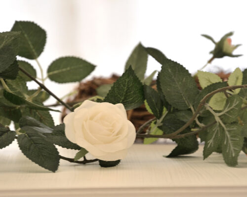 Guirlande de roses blanches