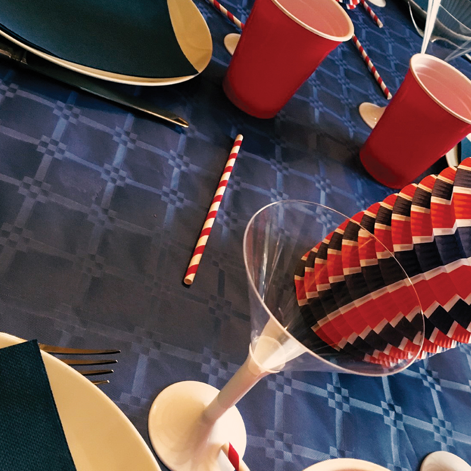 Table bleu blanc rouge pour le 14 juillet