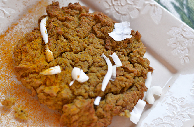 Galettes de quinoa & pois cassés au cucurma sur Swanee Rose Le Blog