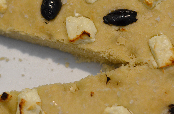 Focaccia Olives noires Feta sur Swanee Rose Le Blog