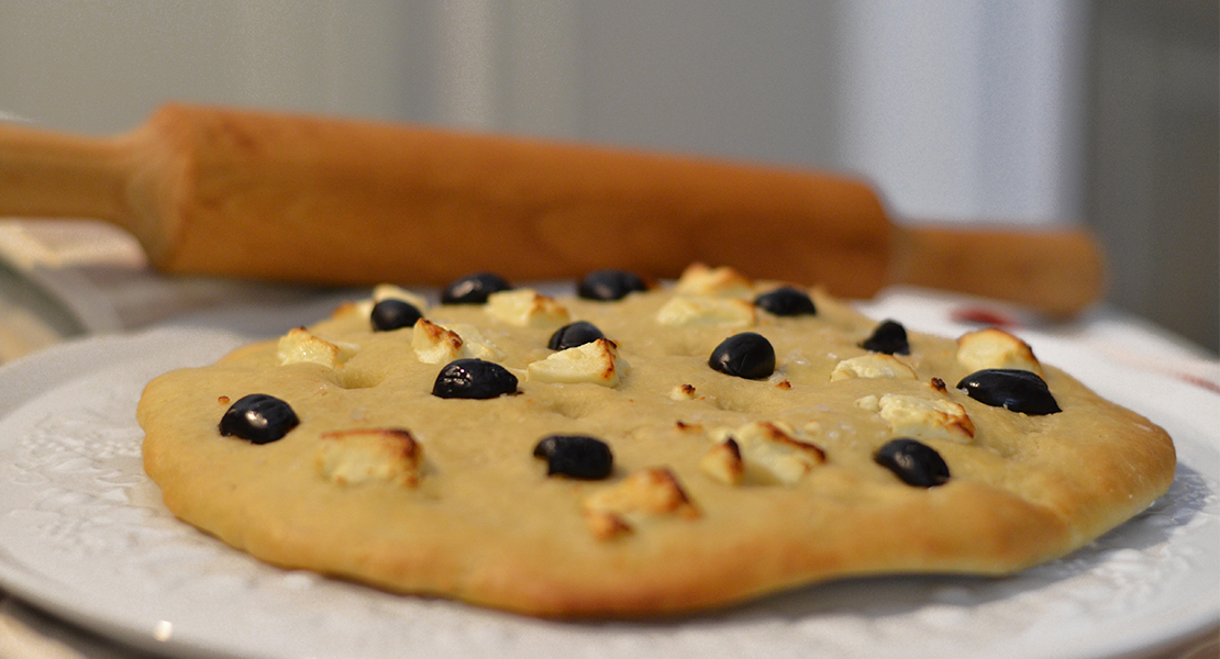 Focaccia Olives noires Feta sur Swanee Rose Le Blog