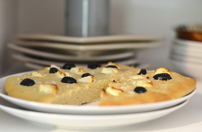 Focaccia Olives noires Feta sur Swanee Rose Le Blog